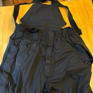 Men’s Cabela’s goretex outer pants men’s XL. Removable suspenders
